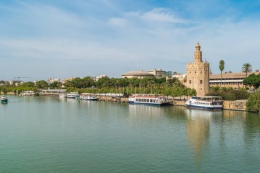 Guadalquivir Nehri Seville kule Triana Köprüsü Seville İspanya