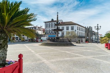 Ana kare görünümünü Camões Meydanı Ponte de Lima Portekiz tarihi merkezinde denir.