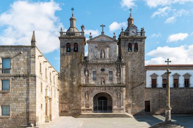 Katedral ve Viseu içinde bina Cloister görüntüleyin. Celtic dönem başa Viseu şehir tarihi kökenleri.