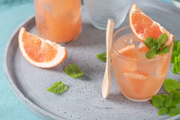 Grapefruit Juice Mint Glasses Table Refreshing Summer Cocktail — Stock Photo, Image