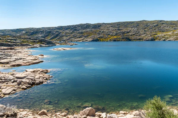 Lagoa Comprida Jest Największym Jeziorem Serra Estrela Natural Park Portugalia — Zdjęcie stockowe