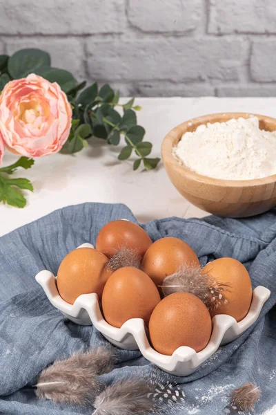 Concepto Cocción Cocción Ingredientes Para Hornear Sobre Fondo Blanco Huevos —  Fotos de Stock