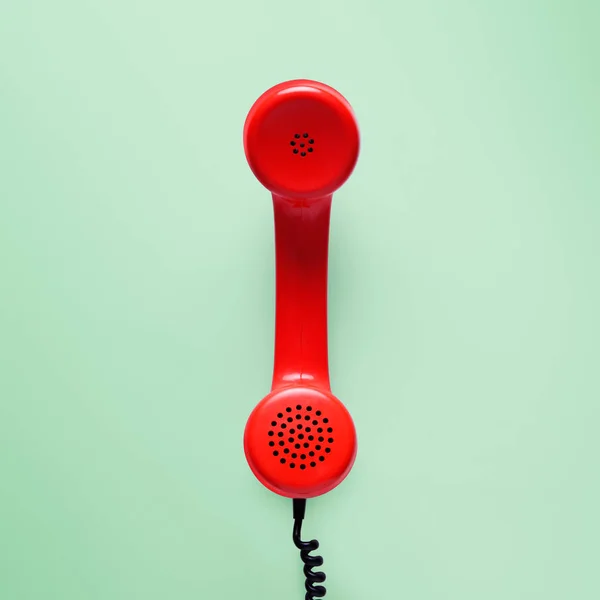 Telefono Rosso Stile Retrò Sfondo Verde — Foto Stock