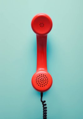 Retro tarzı kırmızı telefon.