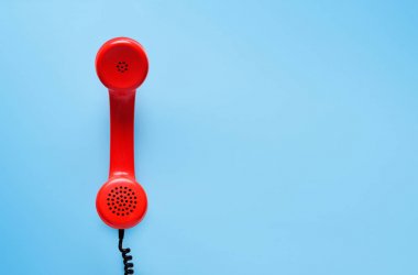 Antika telefon, düz yatıyordu.