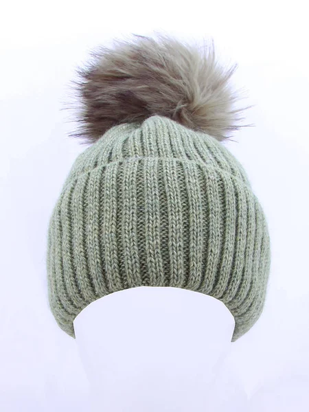 Chapéu de inverno de lã verde claro com pompom POM POM isolado em branco — Fotografia de Stock