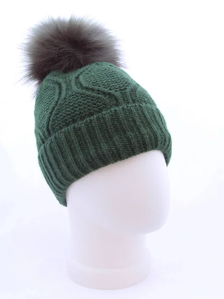 Grön stickad hatt på skyltdocka huvud — Stockfoto