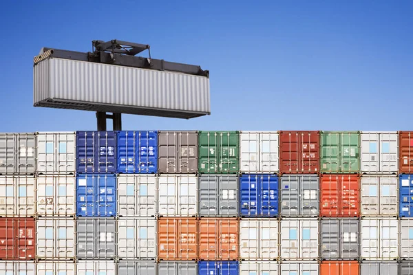 Anderen Shipping Container bovenstaande gestapeld — Stockfoto