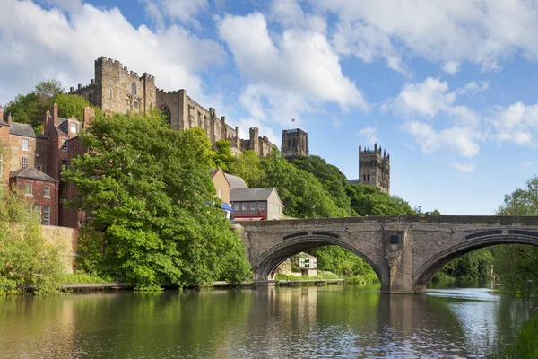 Durham Kalesi ve katedral Framwellgate köprü İngiltere'de