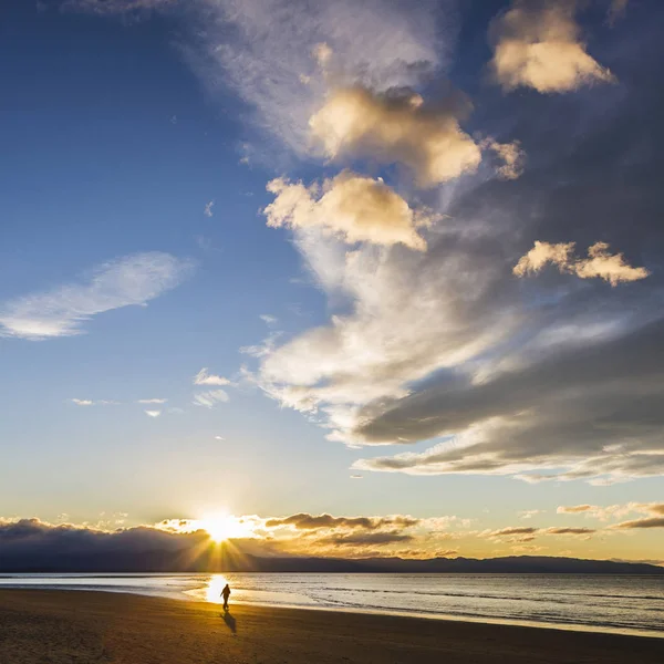 Sunset Beach Walk vacker himmel — Stockfoto