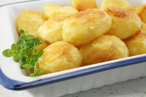 Crunchy Roast Potatoes — Stock Photo, Image