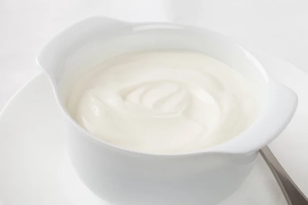 Grekisk yoghurt i en skål — Stockfoto