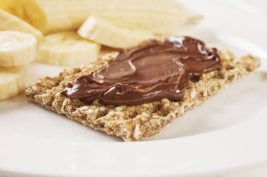 Crispbread ve çikolata yayıldı