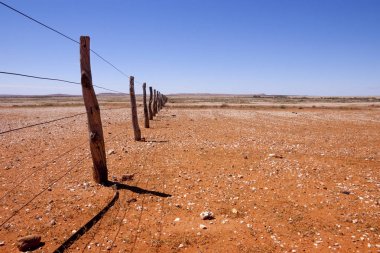 Güvenlik Duvarı üzerinden Outback Avustralya