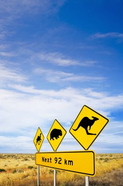 Nullarbor düz, ikonik işareti ve büyük gökyüzü