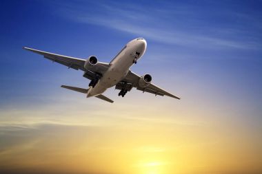 Gün batımı mavi sarı kopya alanı açılış jet uçak
