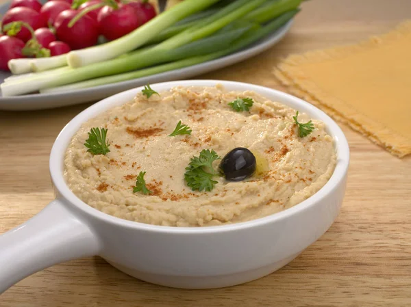 Hummus aux échalotes et radis — Photo
