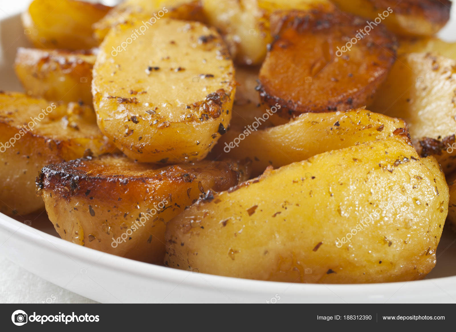 Печеный картофель с розмарином. Картошка с розмарином. Диетическая картошка. Жидкие еды из картошки. Мелкая картошка запеченная.