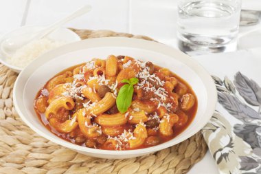 Pasta fasulye makarna e Fagioli ile