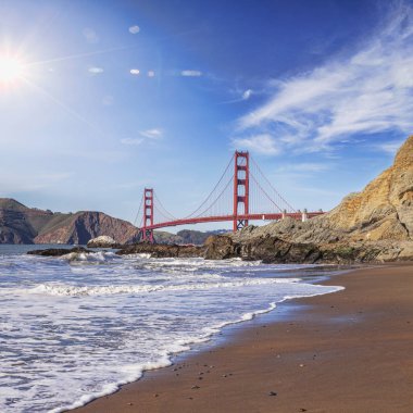 Golden Gate Köprüsü güneş parlama ile