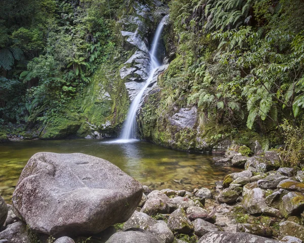 Dorothy Falls, Nova Zelândia — Fotografia de Stock