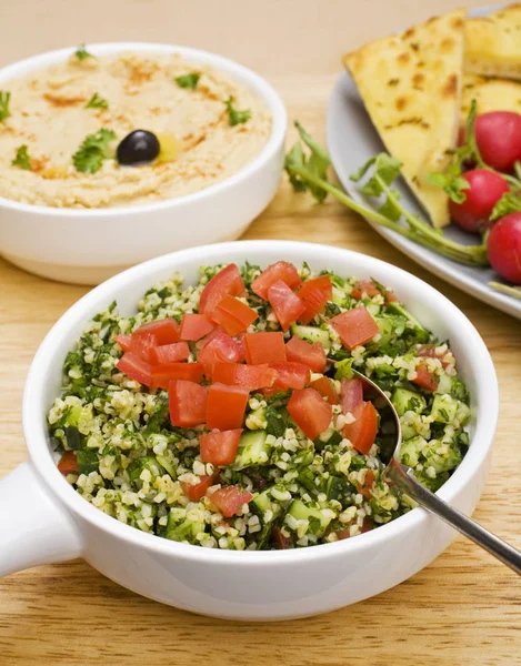 Tabbouleh mit Hummus — Stockfoto