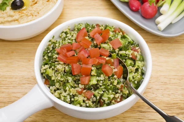 Tabbouleh domates ile — Stok fotoğraf