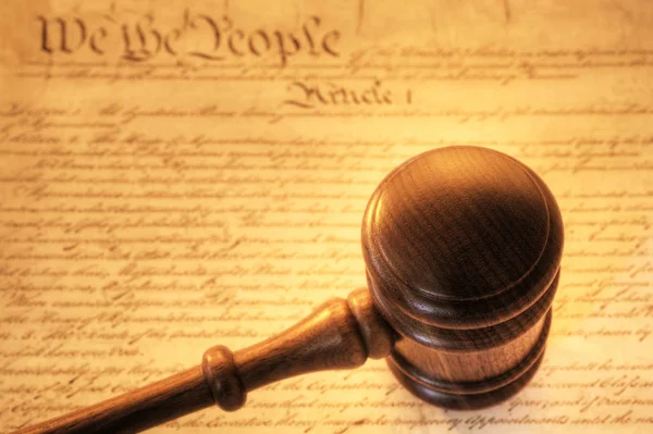 Gavel and Constitution — Stock Photo, Image
