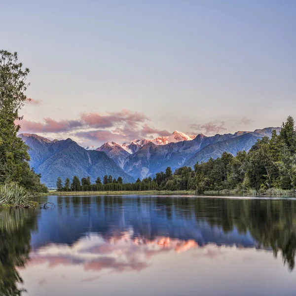 Neuseeland Lake Matheson und Mount Cook bei Sonnenuntergang — Stockfoto