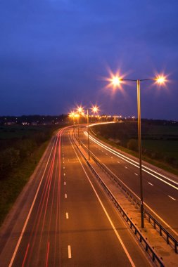 Yol ve trafik geceleri