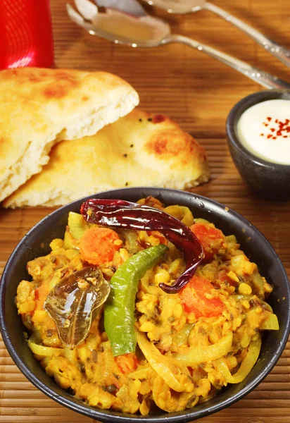 Indian Dahl with Naan Bread — Stock Photo, Image