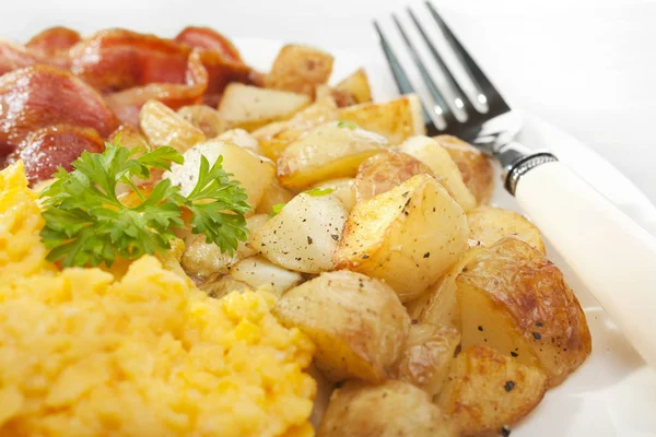 Desayuno Inicio Papas fritas Huevo revuelto Tocino —  Fotos de Stock