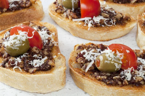 A Tapenade bruschetta — Stock Fotó