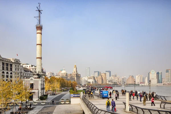 Walking on The Bund, Shanghai — Stock Photo, Image