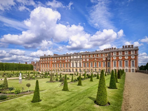 Hampton Court Palace desde el Jardín Privado — Foto de Stock
