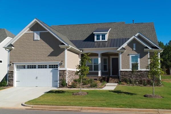 Large suburban house — Stock Photo, Image