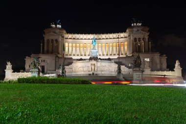 Emmanuel II anıtı gece. Roma, İtalya