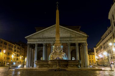 Roma, İtalya. Pantheon adlı gece.