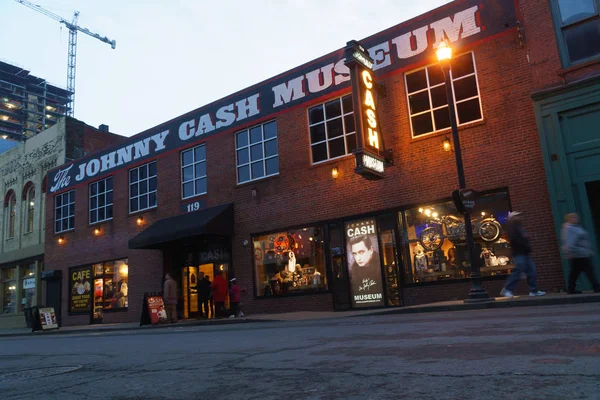 Edificio del museo Johnny Cash en el centro de Nashville, TN — Foto de Stock