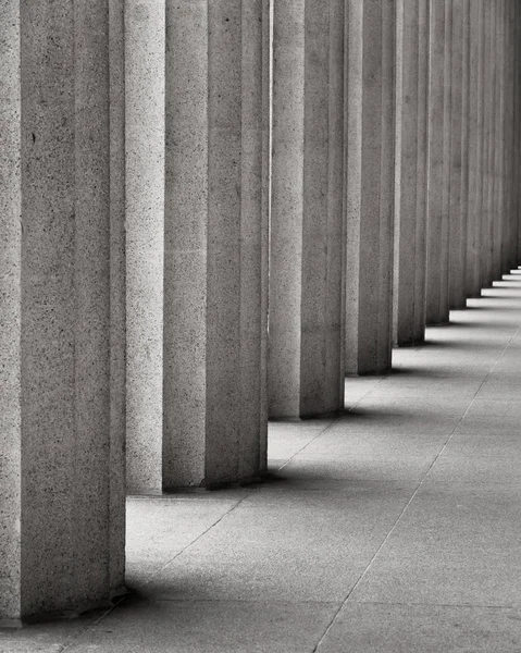 Reihe klassischer Säulen — Stockfoto