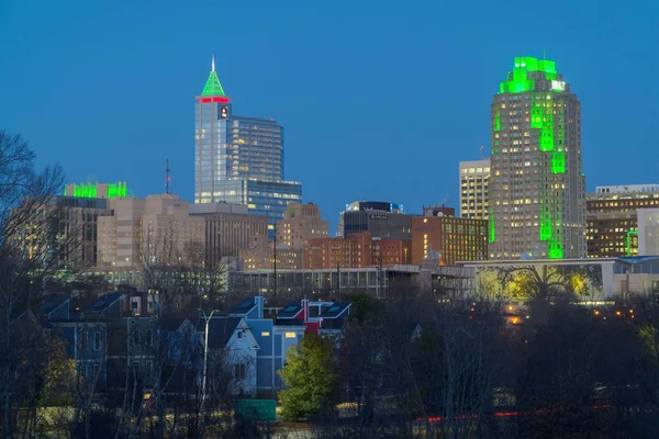 Blick Auf Die Innenstadt Raleigh Der Dämmerung Während Der Winterferien — Stockfoto