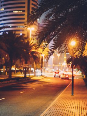 Dubai Yeşiller, boş sokaklarda