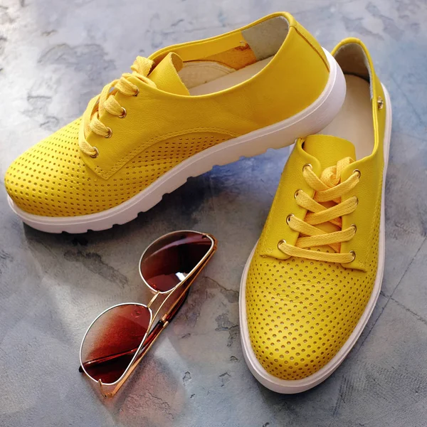 Spring-summer womens shoes and glasses no name