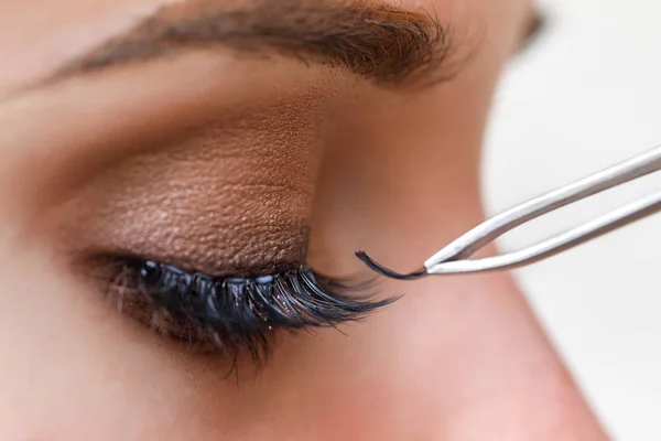 Working process of gluing artificial eyelashes on the eye of the model