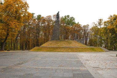 KANIV, UKRAINE - 5 Ekim 2019: Taras Shevchenko Anıtı Taras Tepesi veya Kaniv, Ukrayna 'daki Chernecha Hora 