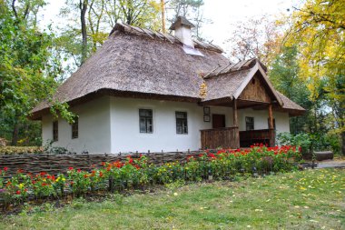 Kaniv, Ukrayna - 29 Ağustos 2021: Tarasova svitlyca - Yadlovsky 'nin Chernecha Dağı' ndaki evi ve Taras Shevchenko 'nun ilk ulusal müzesi