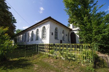 Chornuhy, Ukrayna - 2 Ağustos 2019: Şehrin merkezinde eski okul, mimar Slasyon tarafından inşa edilen bina