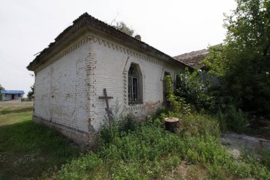 Pisky, Ukrayna - 2 Ağustos 2019: Şehrin merkezinde eski okul, mimar Slasyon 'un binası