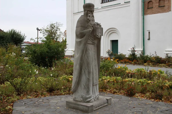 Kaniv, Ukrayna - 5 Ekim 2019; St. Macarii Kanivskyi Anıtı