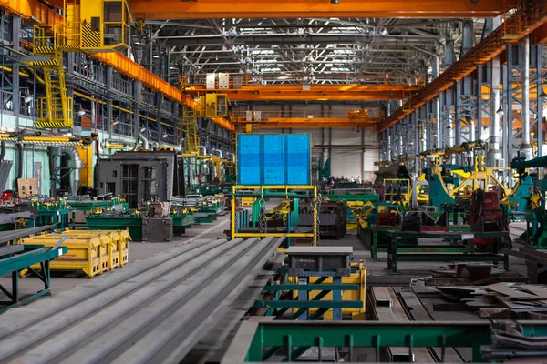 Kremenchuk, Ukrayna - 21 Eylül 2019: Basın turu gününde Krukiv araba fabrikasının bölgesi
